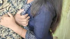 बीडीएसएम(बंधन, वर्चस्व, दब्बू, माचो) फैंसी स्टोन में छत और रोमांस पर बंधा एक हाथ वैष्णवी और शरुन राज द्वारा लेगिंग और टॉप