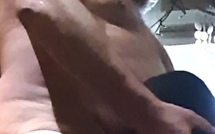 Combat and fetish: Silver Daddy Boxer đánh bại tôi và tôi bị trừng phạt!