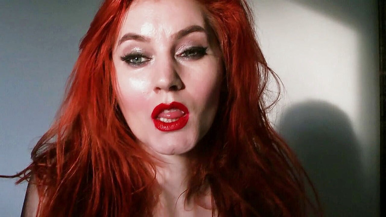 Goddess Celine: Love Bites oleh si cantik rambut merah