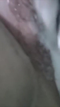 La sexy MILF filippina gioca con due dildo, gemiti, e mangia il suo cremoso