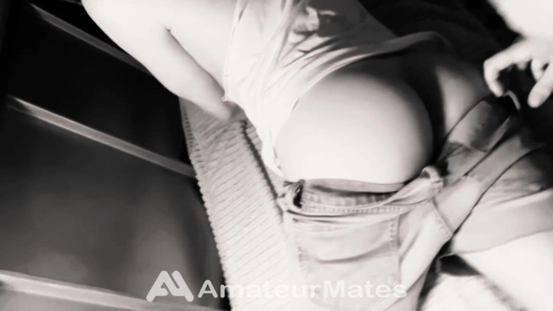 AmateurMates: Вітчим був настільки збуджений, що вирішив, що більше не може виступати проти круглої дупи свого пасинка