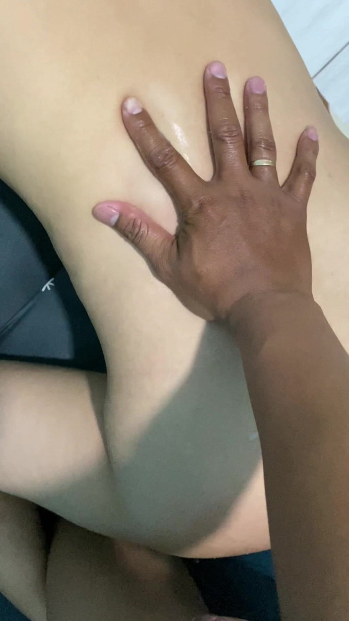 Bella Ivanka: Muslimská dívka zezadu v hidžábu do rozkroku