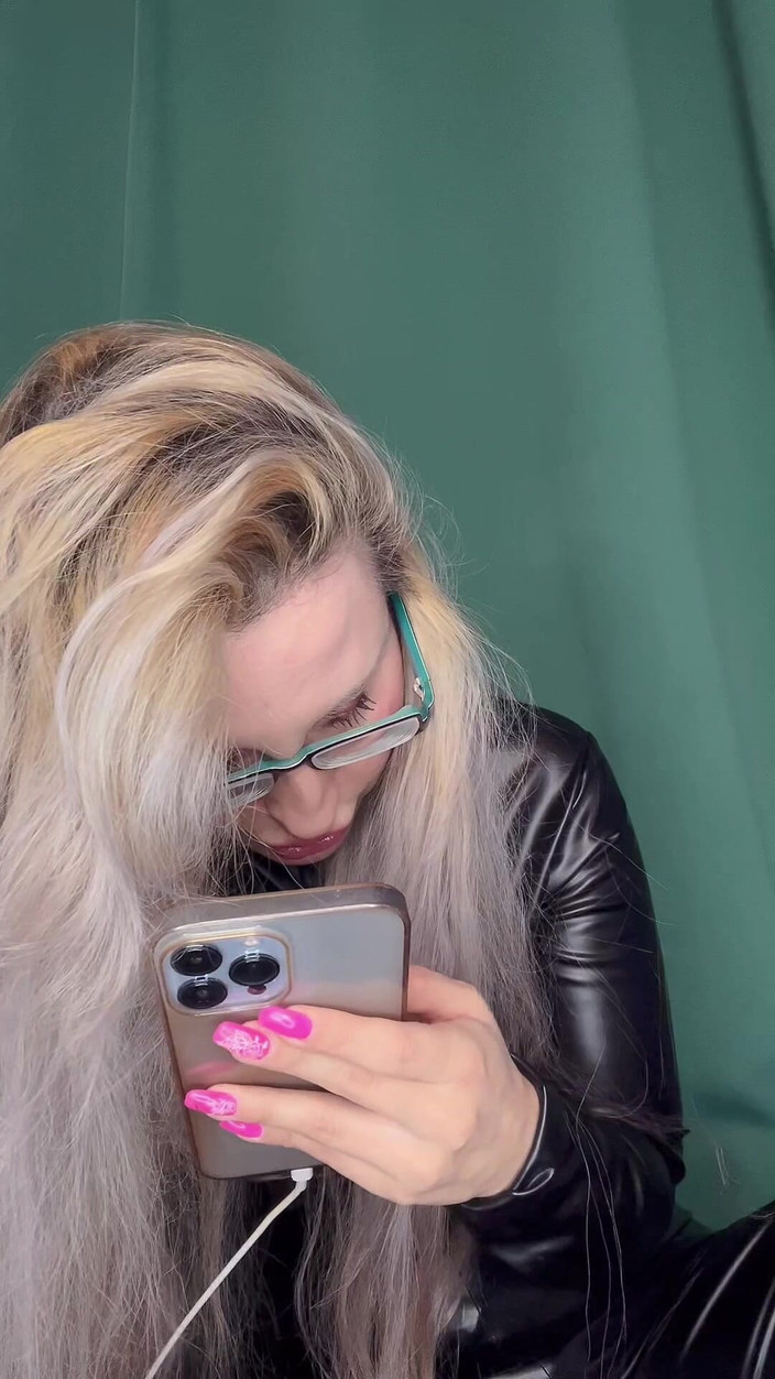 FinDom Goaldigger: J’adore la dépendance, séance webcam, partie 4