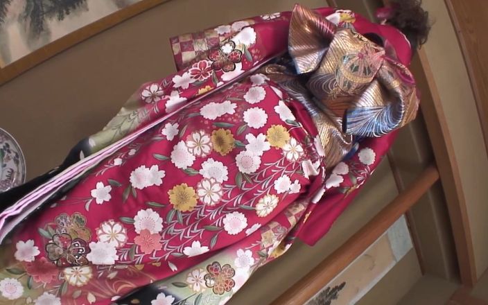 JAPAN IN LOVE: Scène de suceuses japonaises - Kyouko Maki, 1 Belle Japonaise à forte poitrine,...