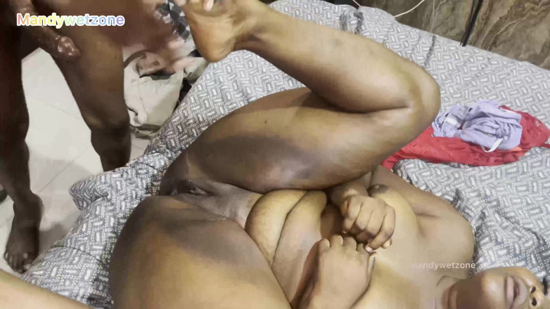 Mandywetzone: अतिरिक्त औरत शौकिया जोर से कराहती और गहरी सख्त जोर से चुदाई करती है