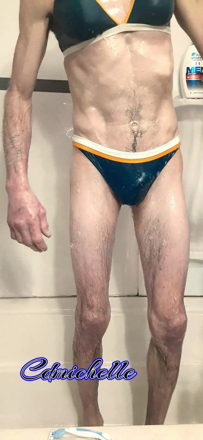 Crossdressers Cd Michelle wearing sexy lingerie: क्रॉसड्रेसर cdmichell नीला टू पीस स्विमसूट पहने हुए