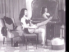Vintage Usa: Model vintaj Amerika Betty Paige melakukan tarian sensual