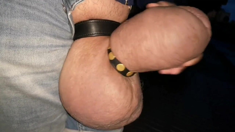 Monster_Meat_: Outdoors wanking on the street