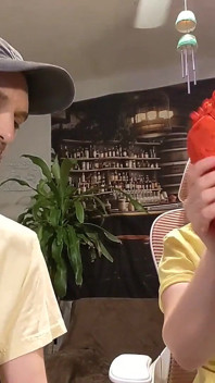 Lista życzeń Prezenty 9 - Czerwony gorset i sukienka winylowa unboxing i masturbacja