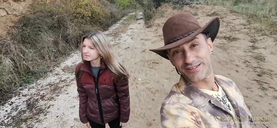 Mugur's World: La piccola gina gerson adora scoparsi la figa all'aperto