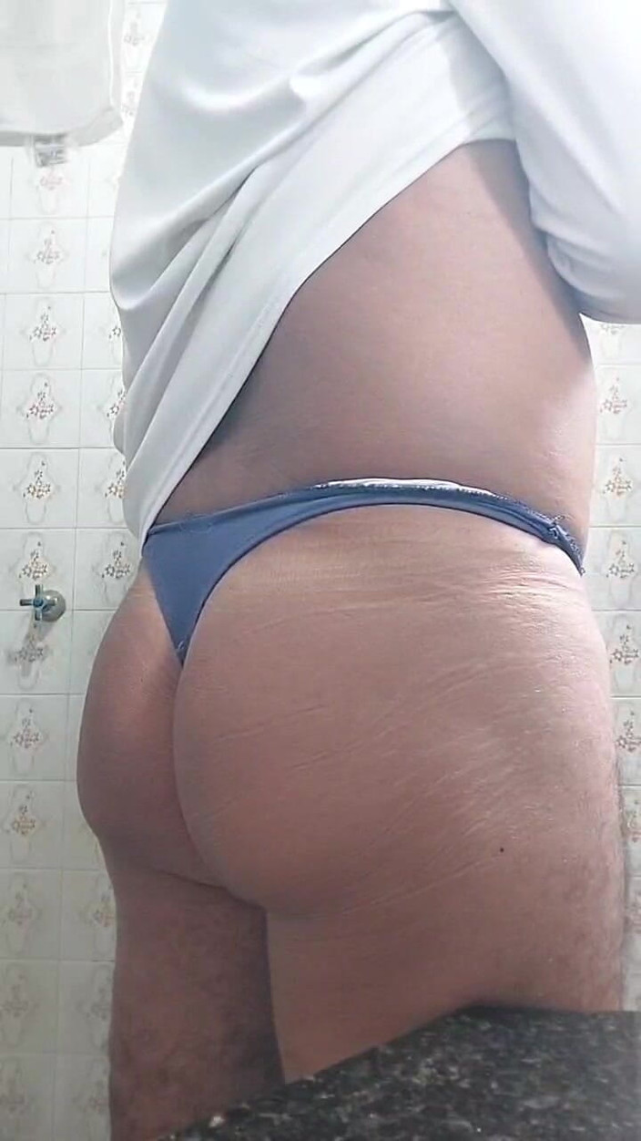 Ladysilvas: Sehr freche ladysilva spielt mit ihrem heißen arsch