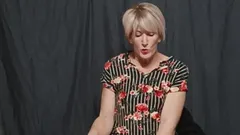 Une belle-mère surprise en train de se masturber