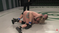 Ultimate surrender by Kink: Adrianna "die Adrianaconda" nicole (2-0) gegen dia "eisenmädchen" Zerva (2-0)