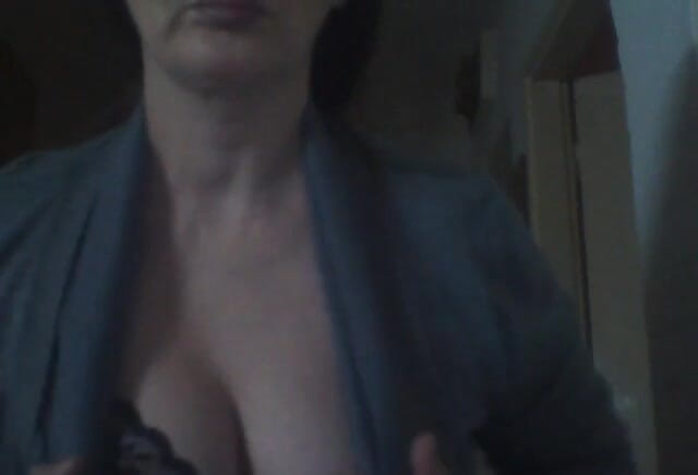 Dominatrix Redsonyja: बस थोड़ी मोटी गुदगुदी जो खतरनाक चुदाई वाली कार्रवाई में नग्न होना चाहती है, बड़े आदमी को जाने देती है