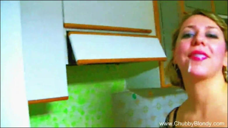 Chubby Blondy: Chubby slut likes taste of sprem