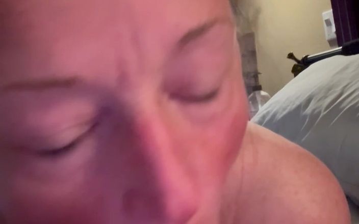 Bonewizzard69: Mooie vrouw Bonemaiden wiebelt met haar tenen en streelt en...