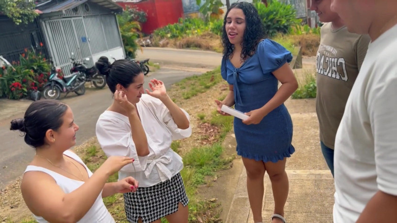 MeGanSxx: 3 sexy Latinky mají sex s cizími lidmi.