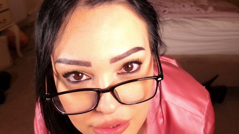 LACEYLOOXXX: Bos Menangkap Pekerja Merenung Dan MenggodaNya Di Pejabat
