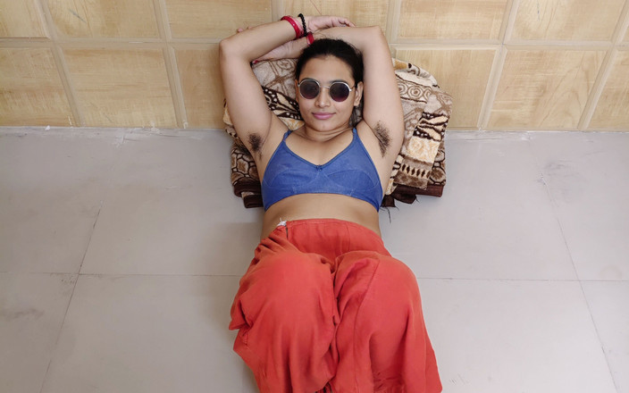 Khushboobhabi: लड़की अपने छोटे सौतेले भाई को अपनी बगल के बाल हटाने के लिए मिली