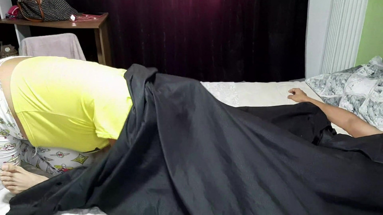 Aly: Azgın üvey annem yarağımı aramaya geliyor - tam video