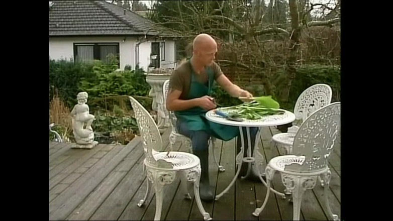 XTime Vod: Trekant sex av unga slampor och kåta MILFs till tjänst...