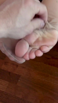 Milf Jasmine gives a perfect footjob and fuck