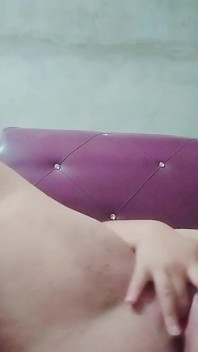 Am orgasm până tremurând de la frecarea dură a pizdei