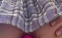 Kinky Princess: Femboy gapande sitt hål med massiv rosa buttplug.