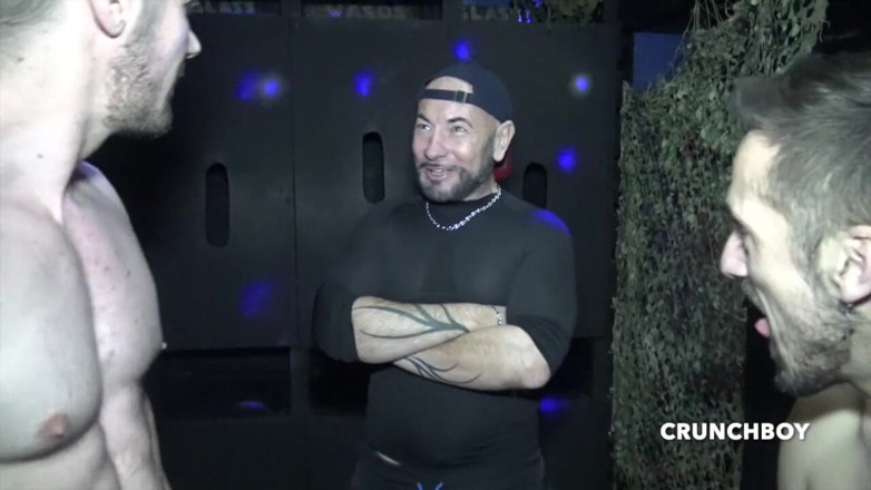 Very discreet straight boys curious: Три днища відсмоктані гетеросексуалом Vlad Caslte