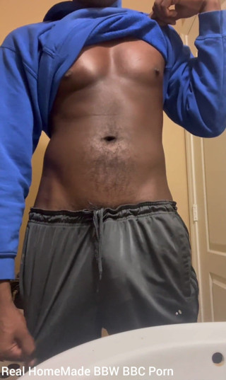 Big Black Cocks Cumming: Posando balançando meu pau torcendo meus mamilos