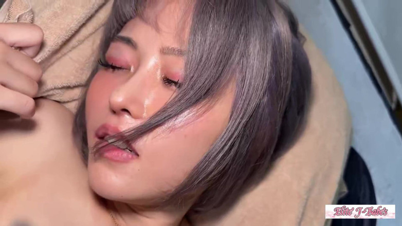 Asian happy ending: 대담한 만남 각도에서 반응이 심화됨에 따라 놀라운 치과 위생사 매력이 빛납니다.