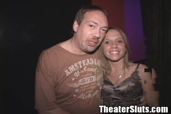 Theater Sluts: Fată bună cu țâțe mici care oferă plăcere pule bărbaților mai în...