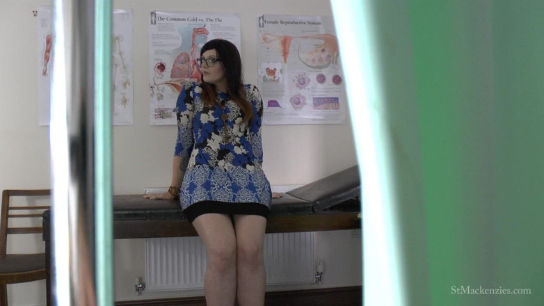 St Mackenzie's Archive: Miss Hendrix chơi với âm hộ của cô ấy khi biết bạn đang...