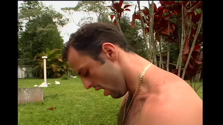 TRANS-ATLANTIC: Krásná blond shemale si bere penis do zadku