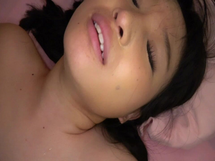 Strix: Senyuman pemalunya sangat comel! Pancutan muka pertama amatur. Amatur Langsing...