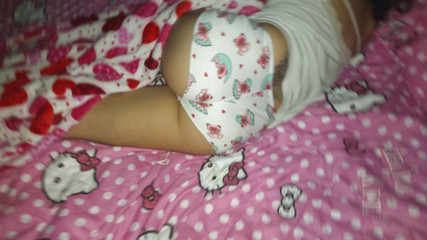 Littlesexyowl: Creampie. Ayah tiriku datang ke kamarku dan mengucapkan selamat malam...