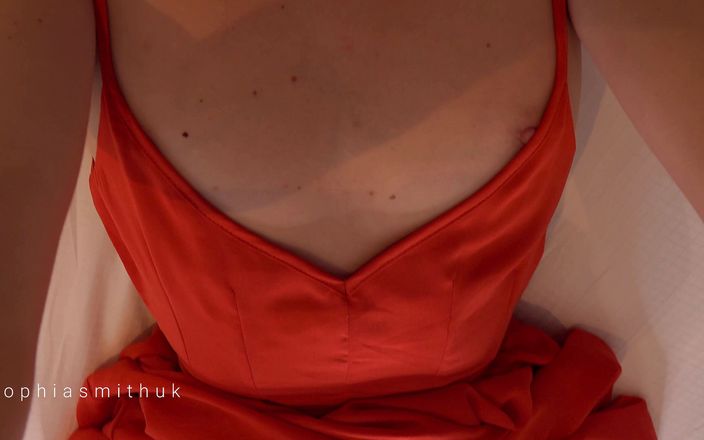 Sophia Smith UK: Vestido de seda em primeiro plano