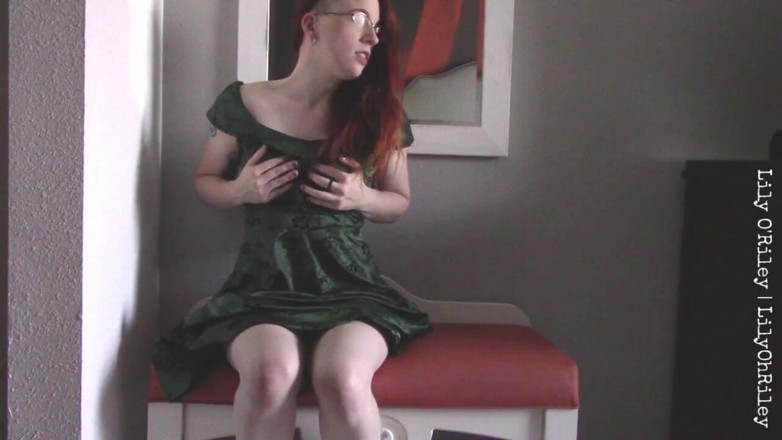 Lily O'Riley: Pinup Panty Wetting