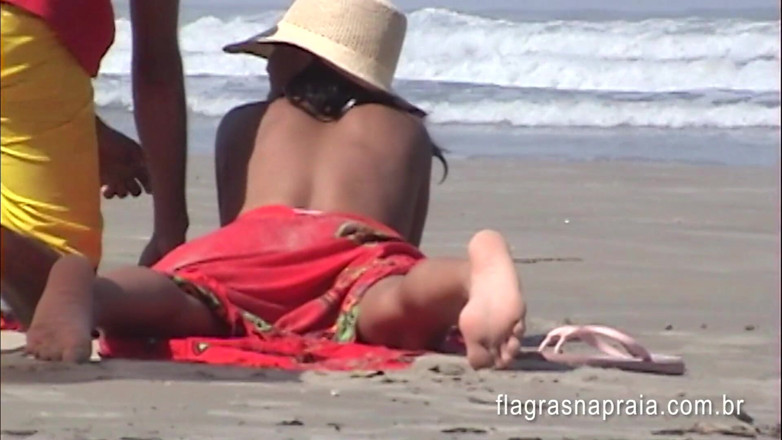 Amateurs videos: Corno deixou sua namorada tomando banho de sol nua na...