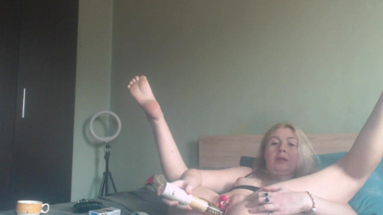 sunshinegoddes: Mă fut cu un vibrator mare pentru tine