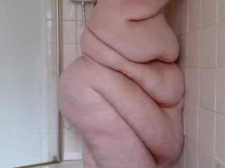 SSBBW Lady Brads: 从你的超级肥胖朋友那洗澡时摇晃