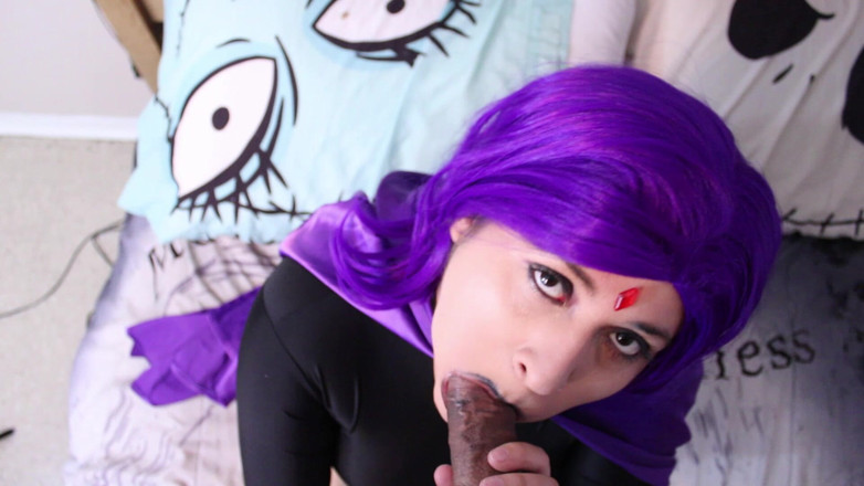 VickyVixen: Raven chupa una jugosa polla