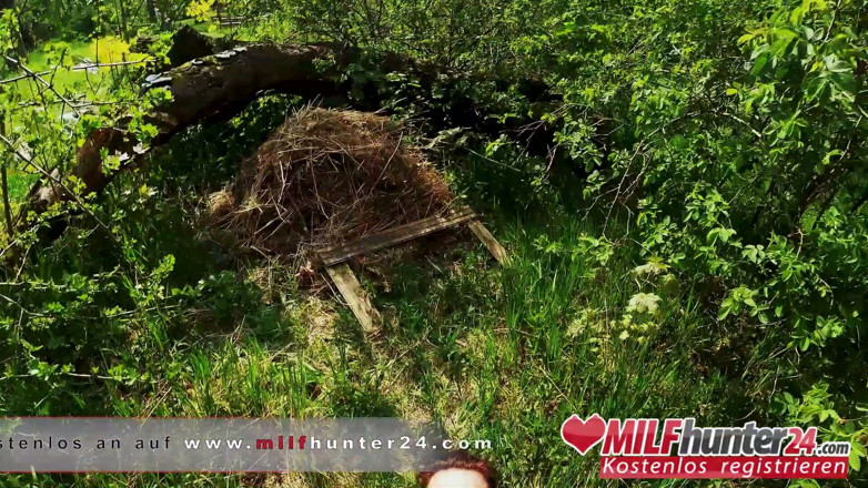 MILF Hunter 24: Охотник на милфы встречает нуждающийся милфу с большими сиськами и трахает ее в парке