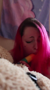 Entzückende bbw fickt ihren großen teddybär