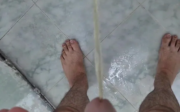 Lkdick8: Pissing in the Shower Alone