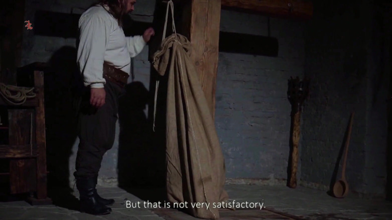 Inquisition and prison world: Nováček Magda uvízla v zaprášeném bramborovém pytli, kde je extrémně...