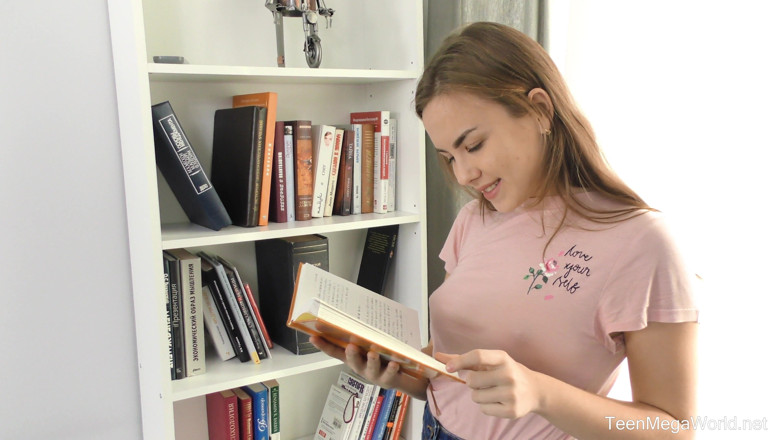 Teen Mega World: Bookworm Explores Pussy