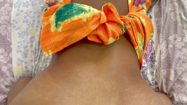 Aathiyaa: Przyrodnia siostra zerżnięta przez przyrodniego brata