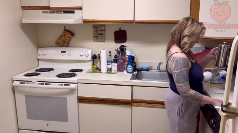 CoupleLove91783: Sharing a Bed with Stepmom the House Guest Dilemma