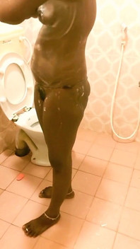 Desi Tamil MILF Renu’s Handjob for Boss Spills Cum on Navel, Nude Bath: Cuck Watches! Indianhotwifex